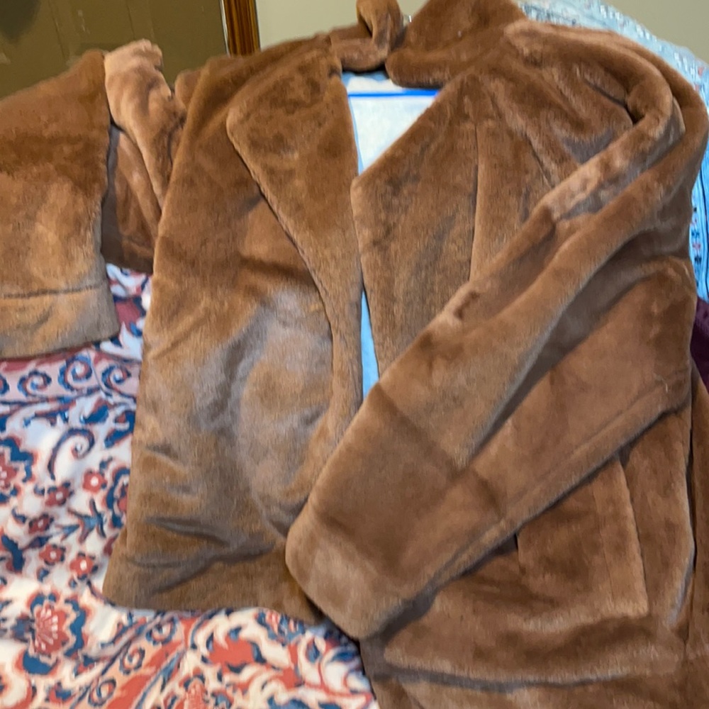 Aerie XL Women Soft Faux fur Soft brown color